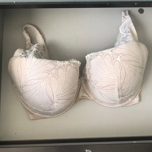 36 G Lace push-up bra (Wonderbra brand)